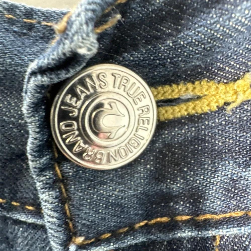 True Religion Mens Jeans RN# 112790 CA# 30427 Size 33 Medium Wash See Pictures
